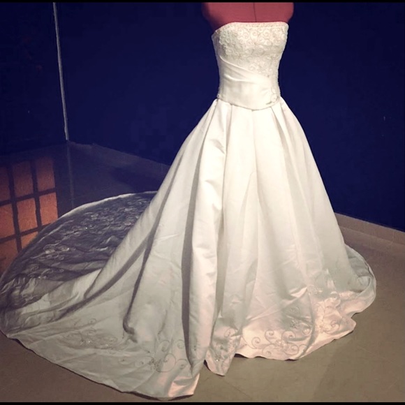 2 Piece Ballgown Wedding Dress-Matching Shawl and Purse. Brand New/Unaltered - Picture 3 of 12